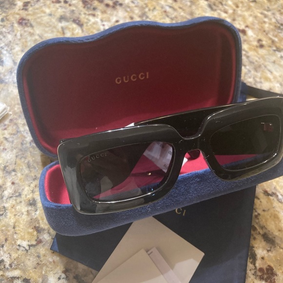 GUCCI women’s shades - Picture 6 of 8
